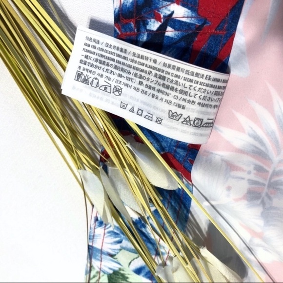 HOLLISTER NWT Hawaiian Board Short in Red Floral - Picture 7 of 7